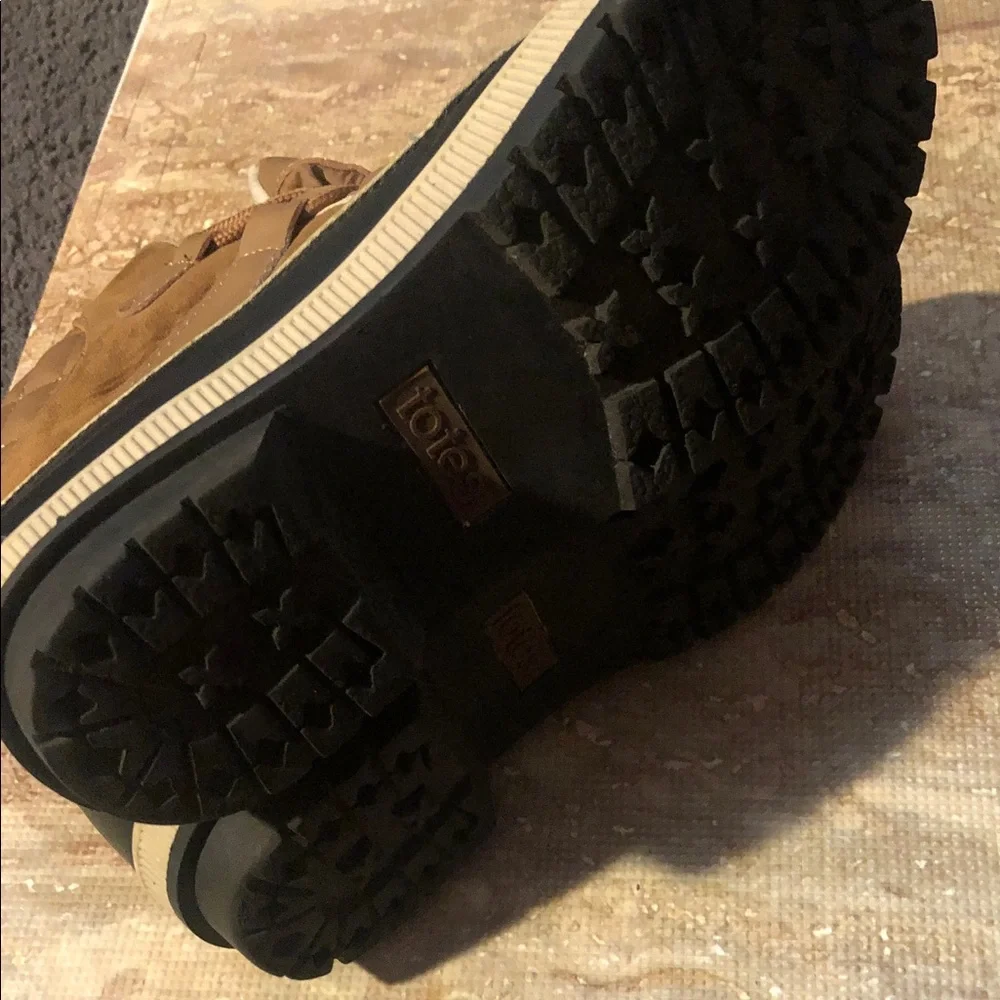 totes Brown and Black Lace-Up Insulated Boots